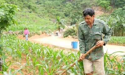 Một người hiến đất, cả bản có đường