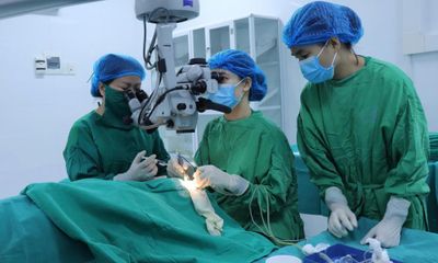 Mổ phẫu thuật Phaco điểu trị đục thể tinh thể cho 28 trường hợp