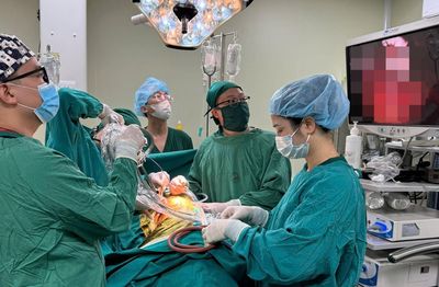Bác sĩ bỏ qua quy trình hành chính, cứu thanh niên bị đâm thấu tim