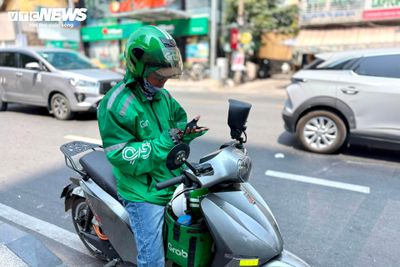Shipper, xe ôm công nghệ ở TP.HCM dự kiến phải dùng xe điện từ 2028