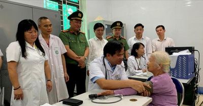 Hơn 500 người dân xã Ba Vì được khám bệnh, phát thuốc miễn phí