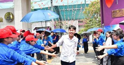 Thí sinh rạng rỡ sau khi hoàn thành bài thi ngữ văn