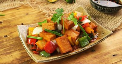 Đậu phụ đem sốt với thứ quả dạt dào mùa hè này, chua ngọt dẻo quánh, mát ruột lại giảm cholesterol cực tốt