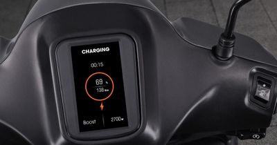 Xe máy điện giá 29,9 triệu đồng bán ở Việt Nam đẹp như SH, cốp rộng hơn Lead, đi 200km/lần sạc, công nghệ thông minh, rẻ hơn Vision