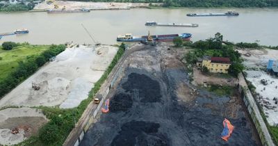 Tiếp vụ xe tải chạy rầm rập trên tuyến đê sông Luộc ở Hưng Yên: Những dấu hỏi trong công tác quản lý?
