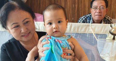 Bố mẹ chồng H'Hen Niê vui đùa cùng cháu nội, fan nhận xét một câu bất ngờ