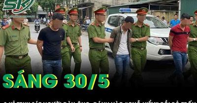 Cả phố kinh hoàng chứng kiến 3 kẻ côn đồ truy sát người đàn ông, tấn công vào chỗ hiểm