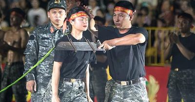 'Nín thở' xem nữ đặc nhiệm dùng yết hầu kéo xe đặc chủng