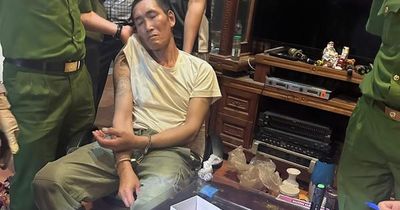 Bắt đối tượng tàng trữ ma túy, phát hiện nhiều súng và vũ khí