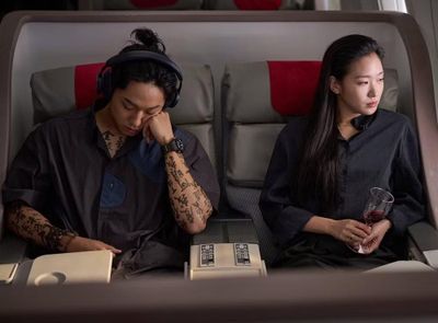 Bom tấn kinh dị 'Quật Mộ Trùng Ma' có ngoại truyện, cặp đôi pháp sư lại gây sốt