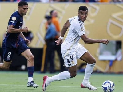 Mbappe bị chế nhạo khi PSG liên tục vô địch C1