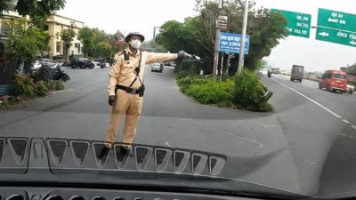 Vụ đi sai làn đường còn hỏi CSGT 'em có biết anh không?': Phạt 19 triệu đồng