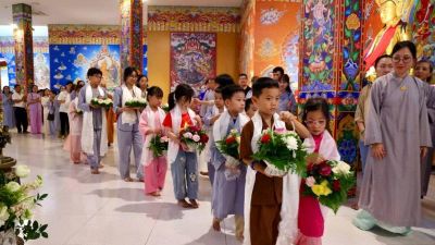 Đại lễ Phật đản tại Tây Thiên lan tỏa giá trị từ bi và hướng thiện