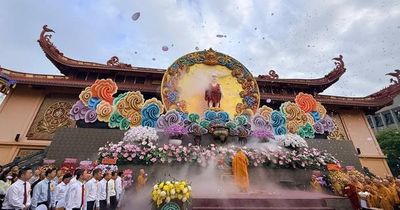 Đại lễ Phật đản Phật lịch 2570: Làm cho cuộc sống tốt đẹp hơn bằng ngọn đèn từ bi