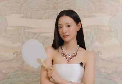 Cứ xuất hiện là Kim Ji Won lại khiến cõi mạng 'dậy sóng'