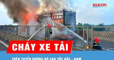 Xe tải bốc cháy dữ dội trên cao tốc ở Hà Tĩnh