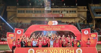 Quả bóng bạc Đình Bắc tỏa sáng trong ngày CAHN nâng cúp V-League