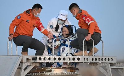 Phi hành đoàn tàu vũ trụ Thần Châu 21 trở về Trái Đất an toàn