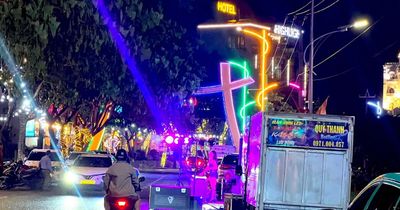 Bày bàn ghế, ca hát giữa đường ở Pleiku gây nguy cơ mất an toàn giao thông