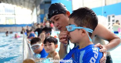 Lớp học bơi miễn phí cho trẻ