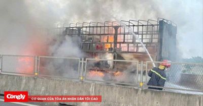 Ô tô tải bốc cháy dữ dội trên cao tốc Bắc - Nam qua Hà Tĩnh