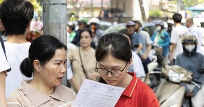 Hà Nội: Đề thi Toán khó, thí sinh rời phòng thi với nhiều cung bậc cảm xúc