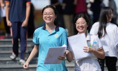 Toàn cảnh kỳ thi lớp 10 Hà Nội: Phụ huy tạm thở phào, gần 124 nghìn học trò 'nín thở'
