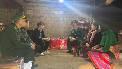 Người lính quân hàm xanh bảo vệ vững chắc nền tảng tư tưởng của Đảng