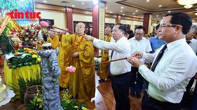 Trang nghiêm Đại lễ Phật đản Phật lịch 2570 tại chùa Quán Sứ