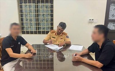 Xử phạt nặng người điều khiển ô tô không chấp hành hiệu lệnh của Cảnh sát giao thông