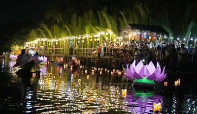 Lung linh 'Lễ hội hoa đăng - Huyền ảo đêm rừng dừa'