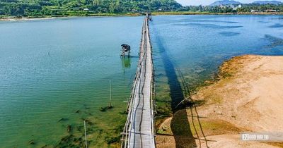 Độc đáo cây cầu gỗ dài nhất Việt Nam bắc qua sông, nối liền hai xã ở Đắk Lắk