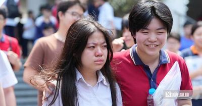 Đề Toán thi vào 10 Hà Nội: Tính phân hóa cao, thí sinh bật khóc khi rời phòng thi