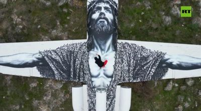 Bức tranh Chúa Jesus khổng lồ trên máy bay Liên Xô bỏ hoang gây chú ý tại Armenia