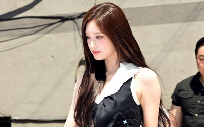 Lee Seo (IVE) khoe nhan sắc trong trẻo, gu thời trang ngọt ngào 'đốn tim' khán giả