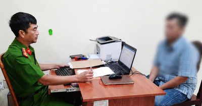 Cho công nhân vay lãi cao, giữ thẻ ATM nhận lương để thu hồi nợ