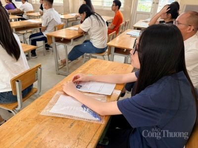 Sáng nay, thí sinh Hà Nội thi môn cuối cùng vào lớp 10