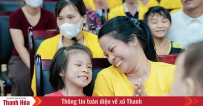 Nụ cười chiến binh nhí