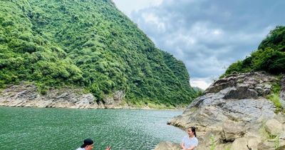 Bừng thức những ngôi làng ven sông