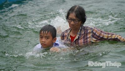 Kỳ 4: Những tấm gương bình dị giữa đời thường