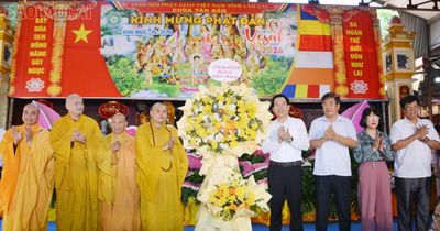 Trưởng Ban Tuyên giáo và Dân vận Tỉnh ủy Dương Đức Huy dự Lễ Phật đản tại Chùa Tân Bảo
