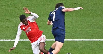 PSG bảo vệ ngôi vương Champions League sau màn đấu súng cân não với Arsenal