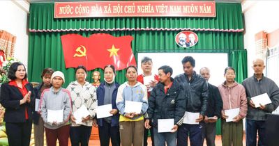 113 hộ dân khó khăn xã Hiệp Thạnh được hỗ trợ sinh kế, trao quà