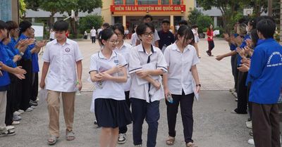 Những khoảnh khắc đầy cảm xúc trong kỳ thi vào lớp 10 tại Hà Nội