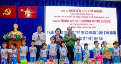 Lâm Đồng: Thăm, tặng quà thiếu nhi và động viên lực lượng làm nhiệm vụ tại Đặc khu Phú Quý