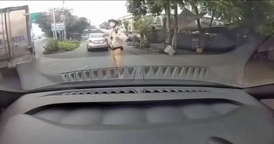 Xác minh việc người tự xưng thày dạy lái xe 'tranh cãi' với CSGT