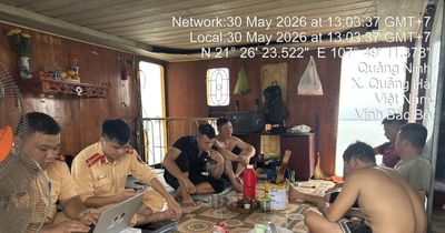 Phát hiện 4 phương tiện khai thác cát trái phép trên biển Quảng Ninh