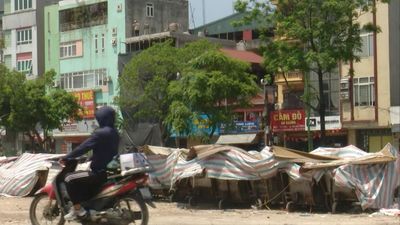 Thi công dang dở, đường Nguyễn Cảnh Dị thành nơi đổ rác