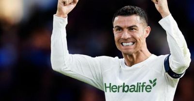 Cristiano Ronaldo tham gia chiến dịch chia sẻ thói quen dinh dưỡng và vận động