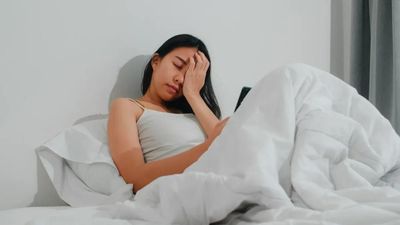 Ngủ đủ giấc mà sáng nào cũng kiệt sức? Cơ thể có thể đang phát tín hiệu cảnh báo sớm